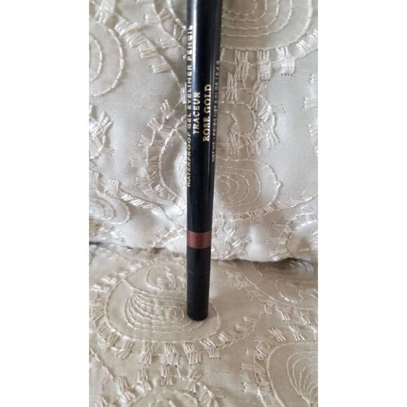 Laura Geller’s Rose Gold eyeliner - Picture 3 of 5